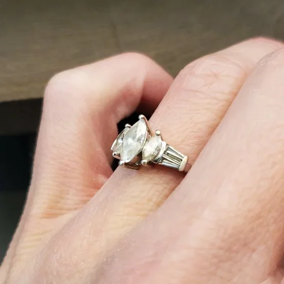 Size 8 925 Sterling Silver Rustic Marquise Cubic Zirconia Ring - Picture 2 of 7